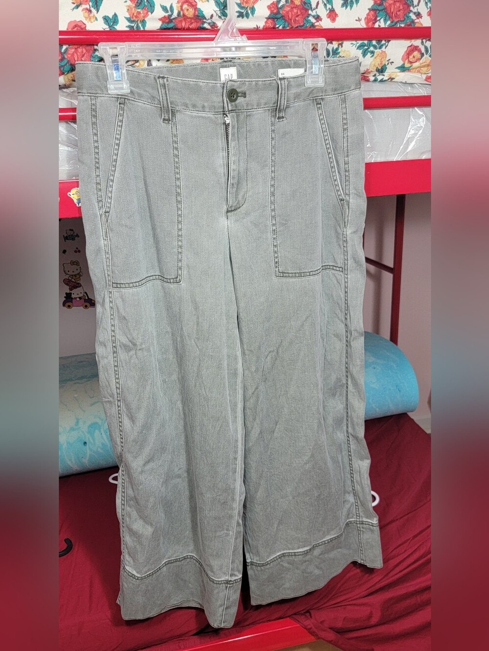 GAP Wide Leg Crop Pants in Light Gray Size 4
